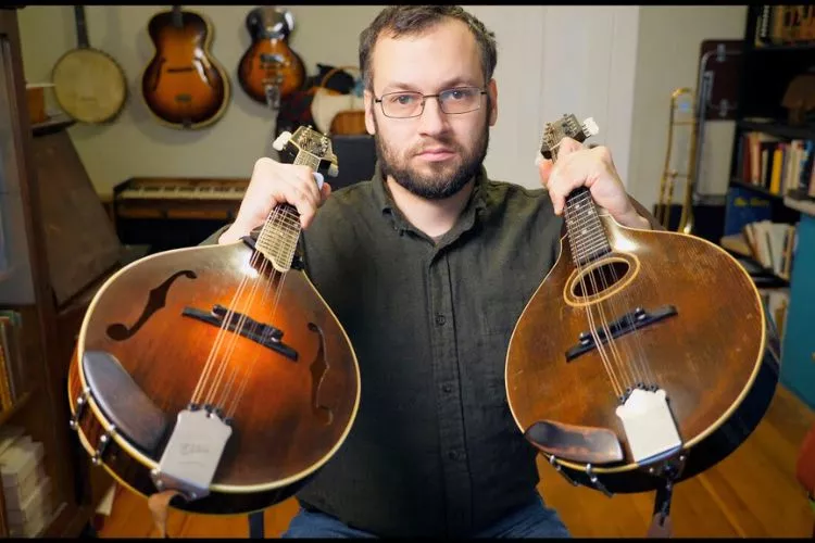 What are the 2 styles of mandolin