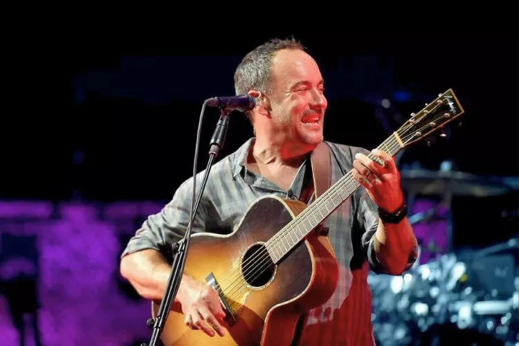 What strings does Dave Matthews use