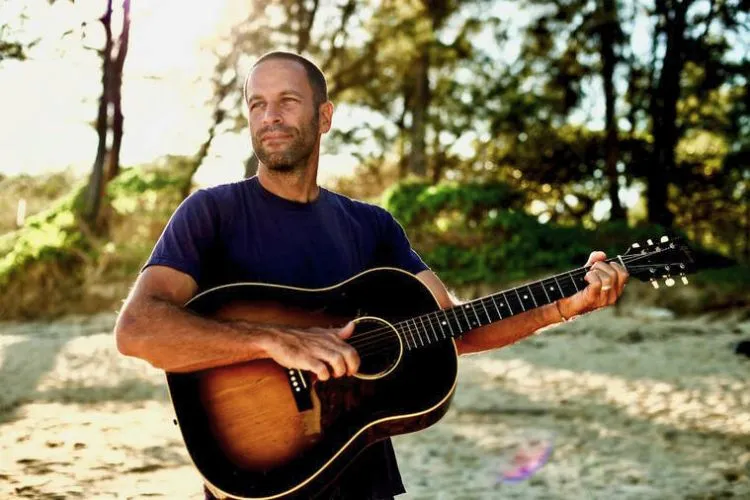 What Guitar Does Jack Johnson Play? All You need to know