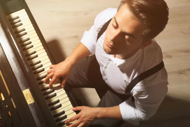Why Do Pianists Move Their Head? Everything you should know